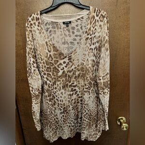 Women’s size 2X lightweight long sleeved animal print sweater by Apt 9.
